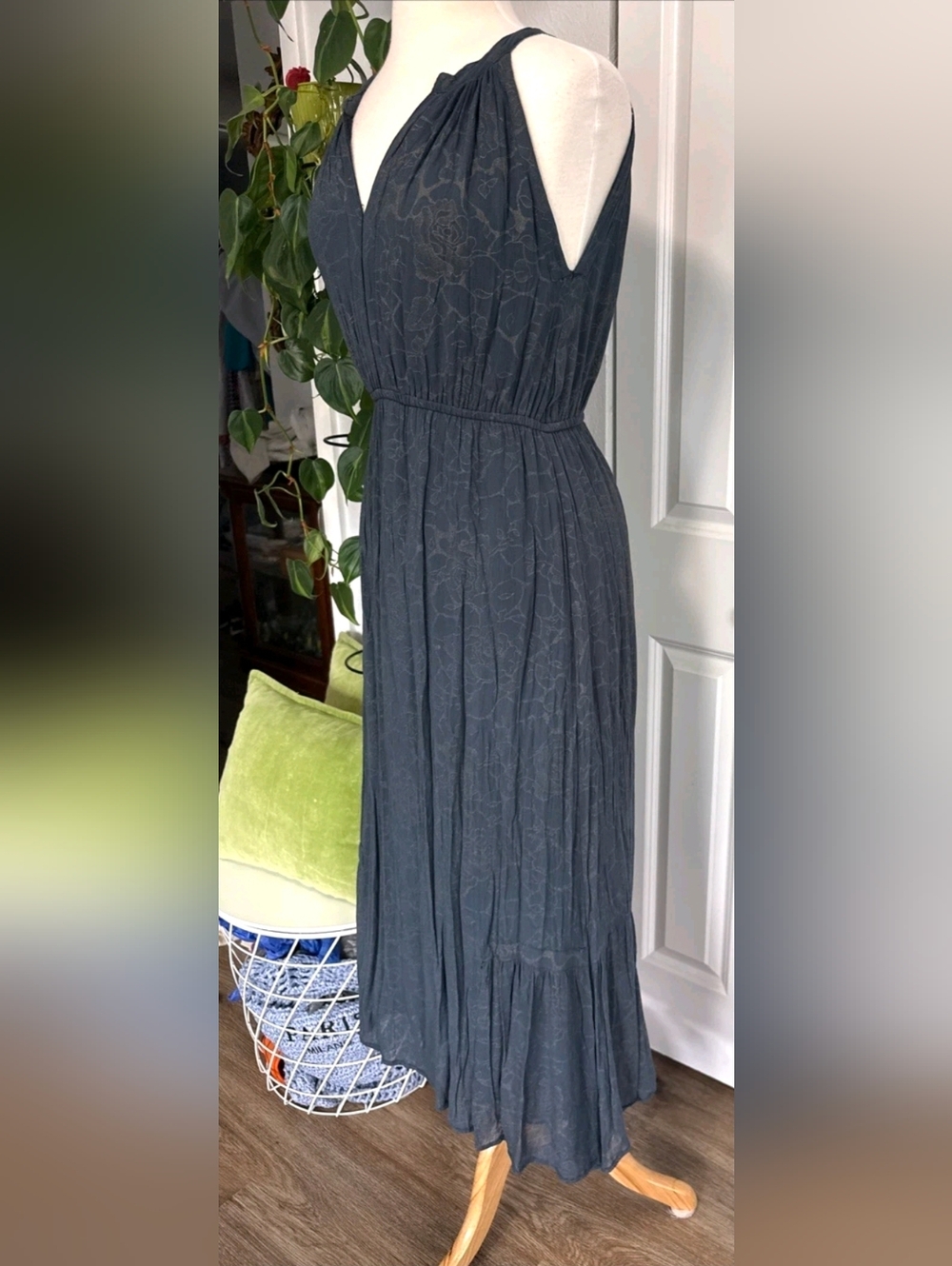 World Market Boho Halter Maxi Dress Gray Floral Viscose Lined Flowy Resort S/M - Picture 4 of 9